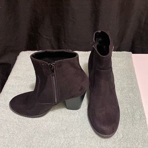 City Classified black suede women boots size 7